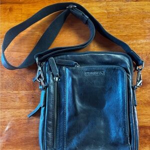 PIKOLINOS Belmonte Leather Messenger Bag